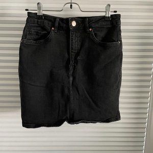 H&M Black Mini Denim Skirt